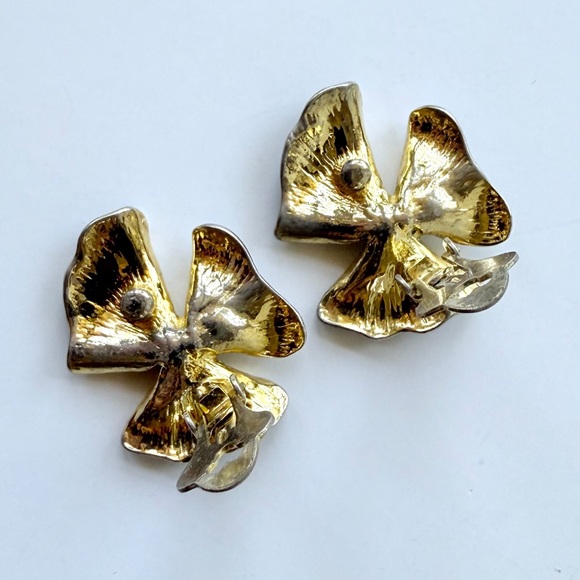 Vintage Chanel 1950s Gold-Plated Hydrangea Flower Clip Earrings by Lina Baretti - Picture 15 of 15
